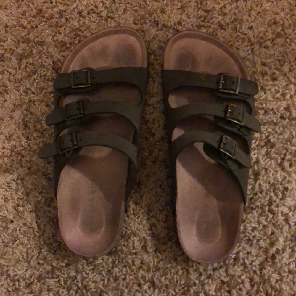 Women’s sandals